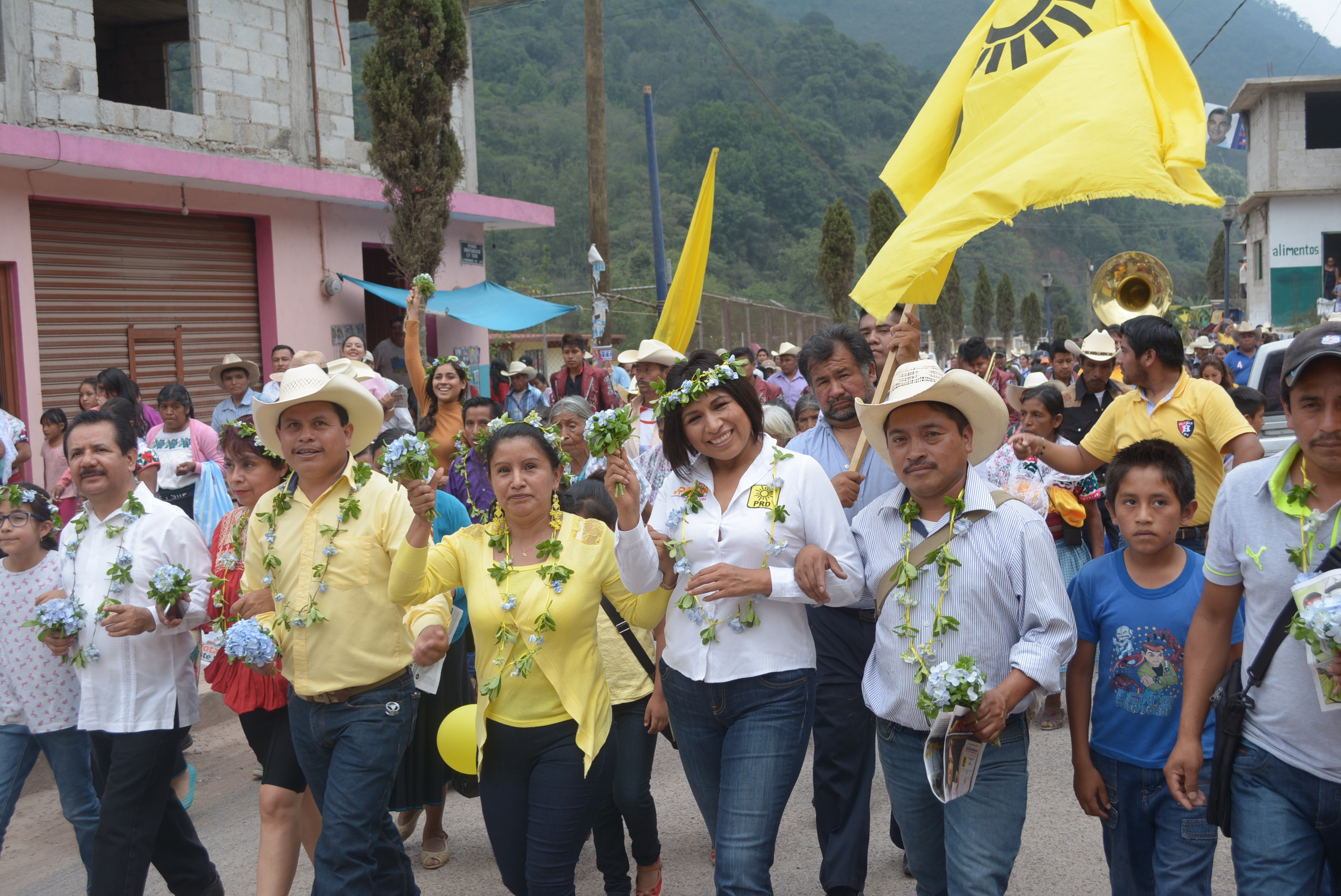  Garantiza Roxana Luna que respetará y preservará tradiciones de municipios