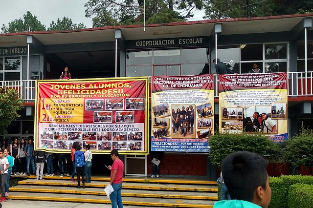 Ganan estudiantes de Huauchinango primeros lugares en festival académico