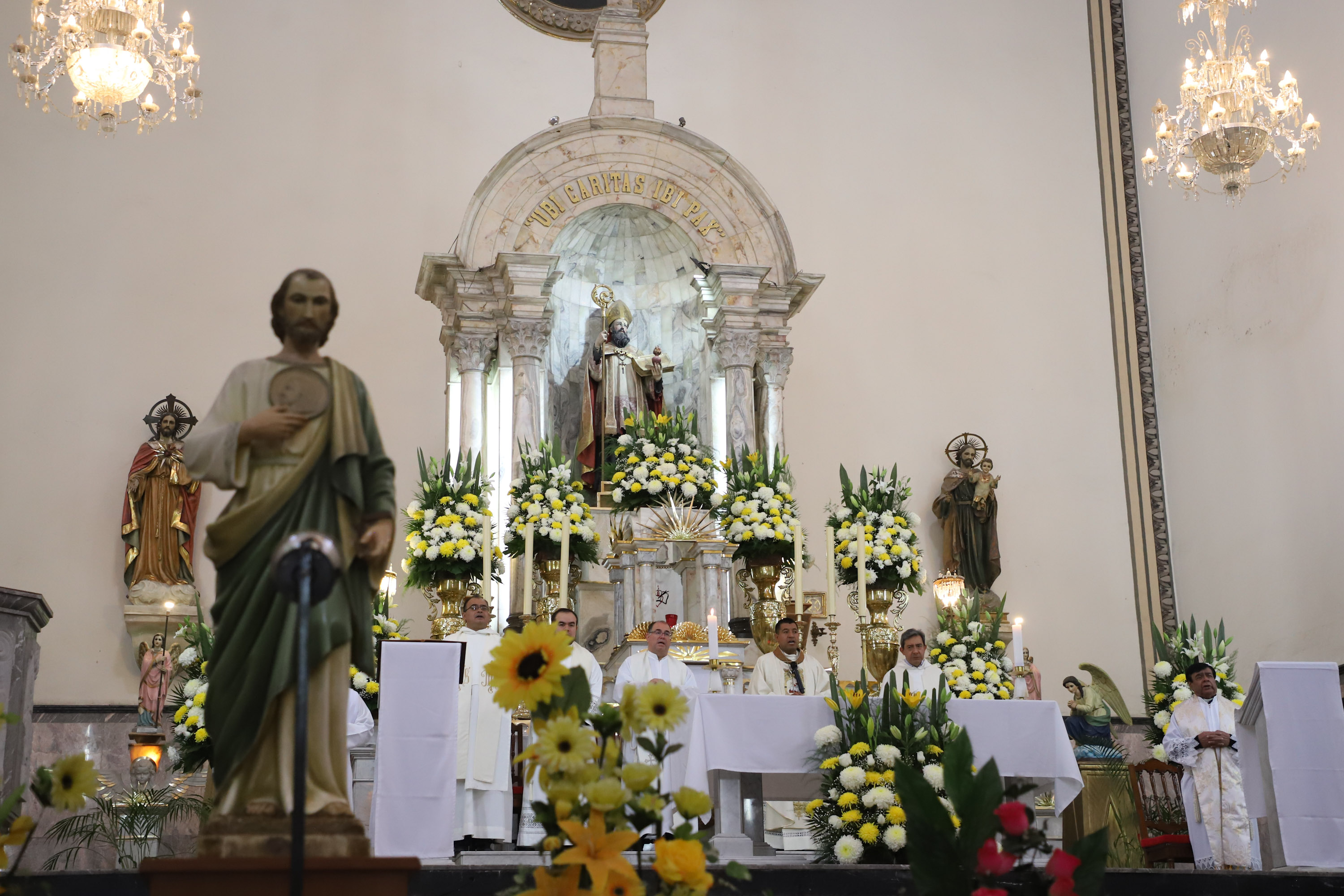 Fieles celebran al santo San Agustín