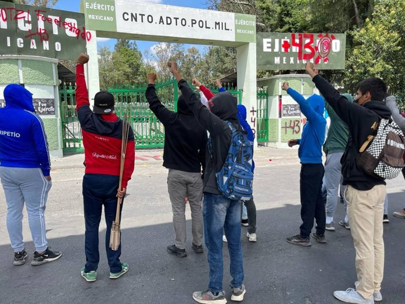 Se registra 39 lesionados por disturbios de normalistas en Campo Militar 1