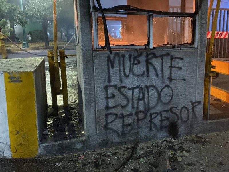 Realizan encapuchados actos de vandalismo en la UNAM