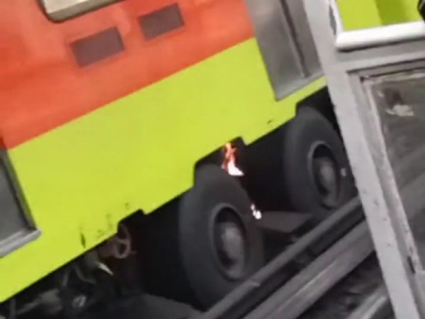 VIDEO: Se presenta incendio en tren del Metro estación La Raza
