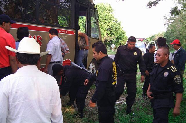 Hombres armados asaltan autobús en ruta Poza Rica-Huauchinango