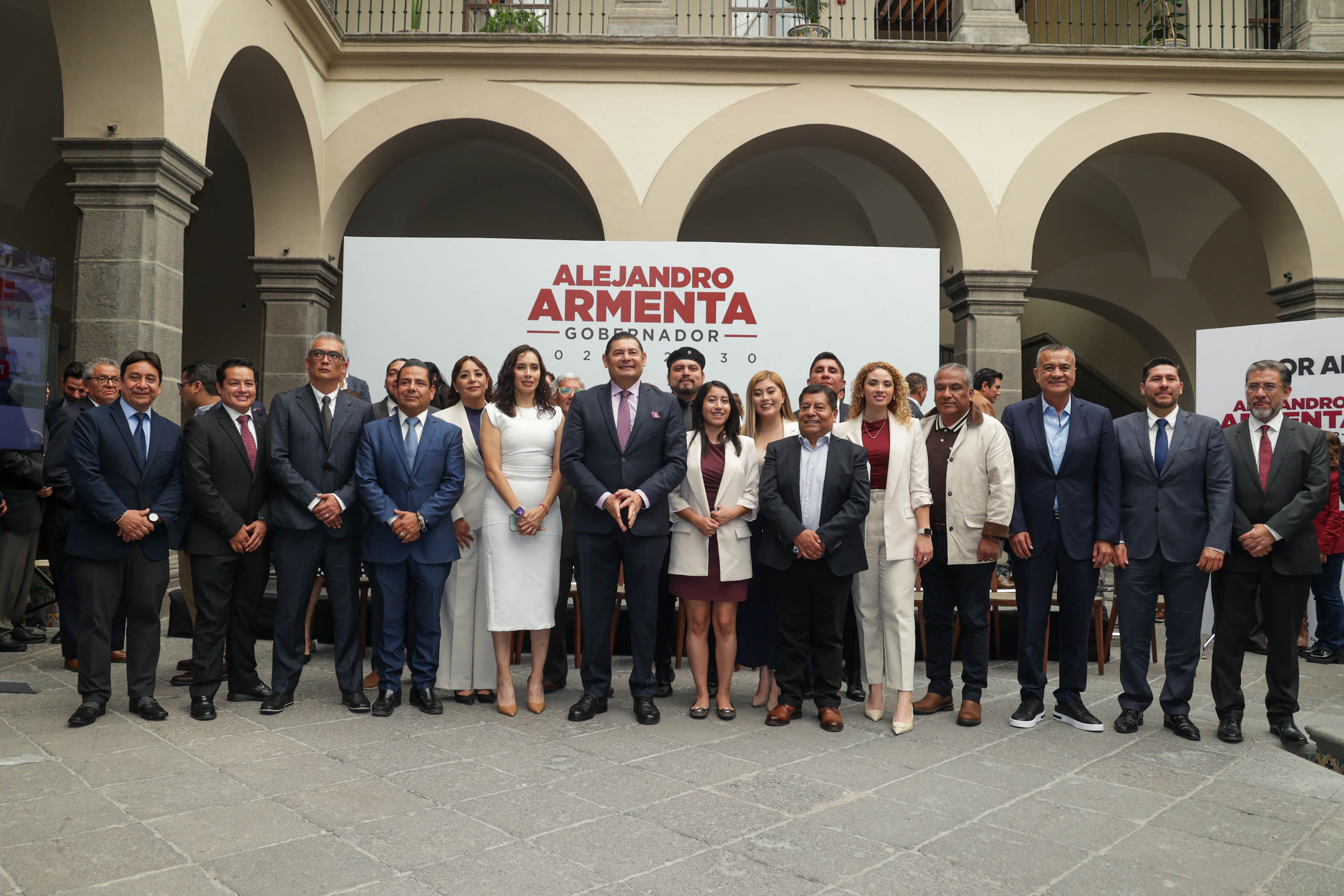 Armenta presenta a titulares de Medio Ambiente e Infraestructura