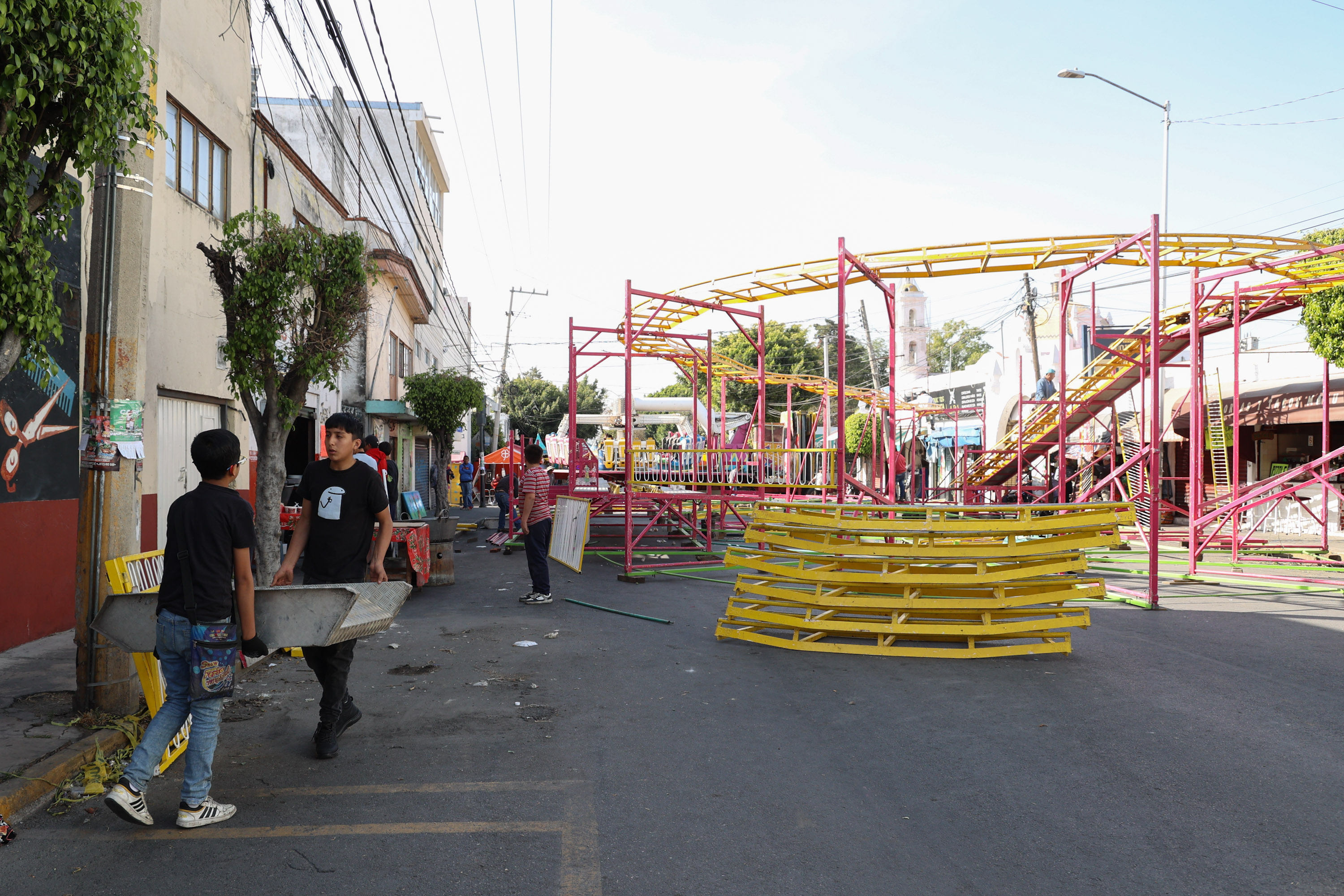 Colocan juegos para la Feria de la Junta Auxiliar de San Baltazar Campeche