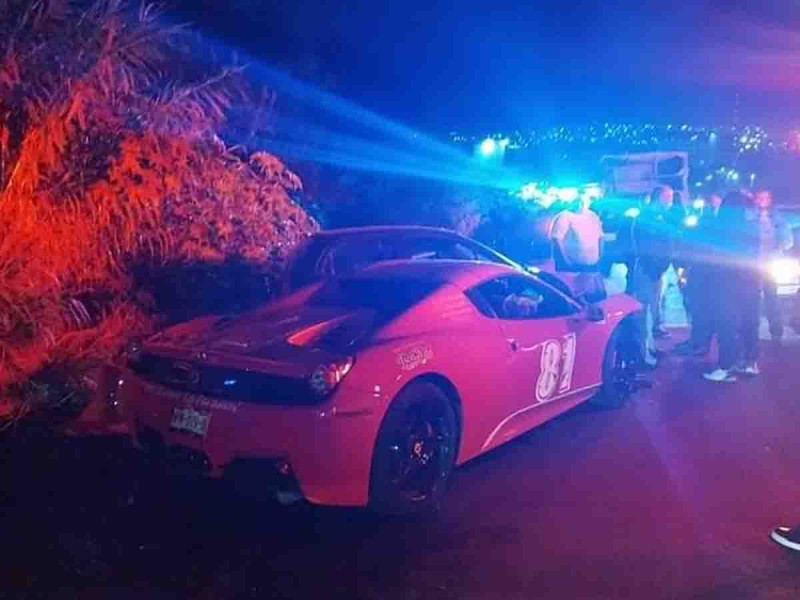 Joven ebrio choca su Ferrari en carretera de Hidalgo