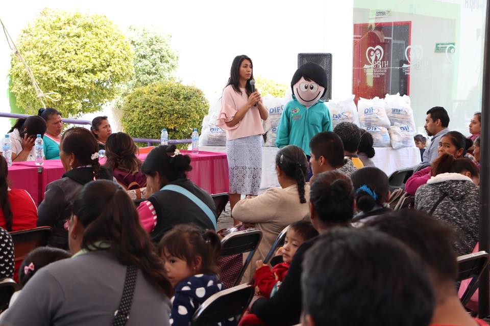 DIF de Huejotzingo entrega despensas a cientos de familias