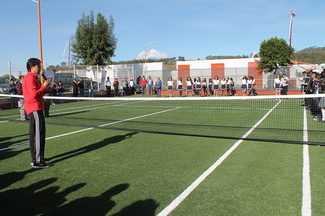 Rehabilita comuna cancha de tenis en Unidad Deportiva San Pedro