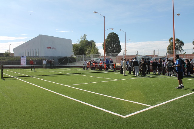 Rehabilita comuna cancha de tenis en Unidad Deportiva San Pedro