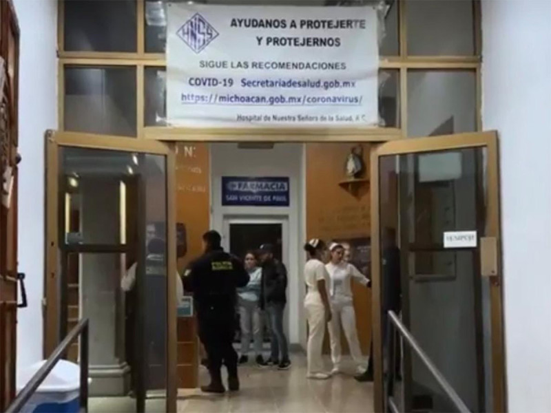 Comando asalta a trabajadores y familias en hospital de Michoacán