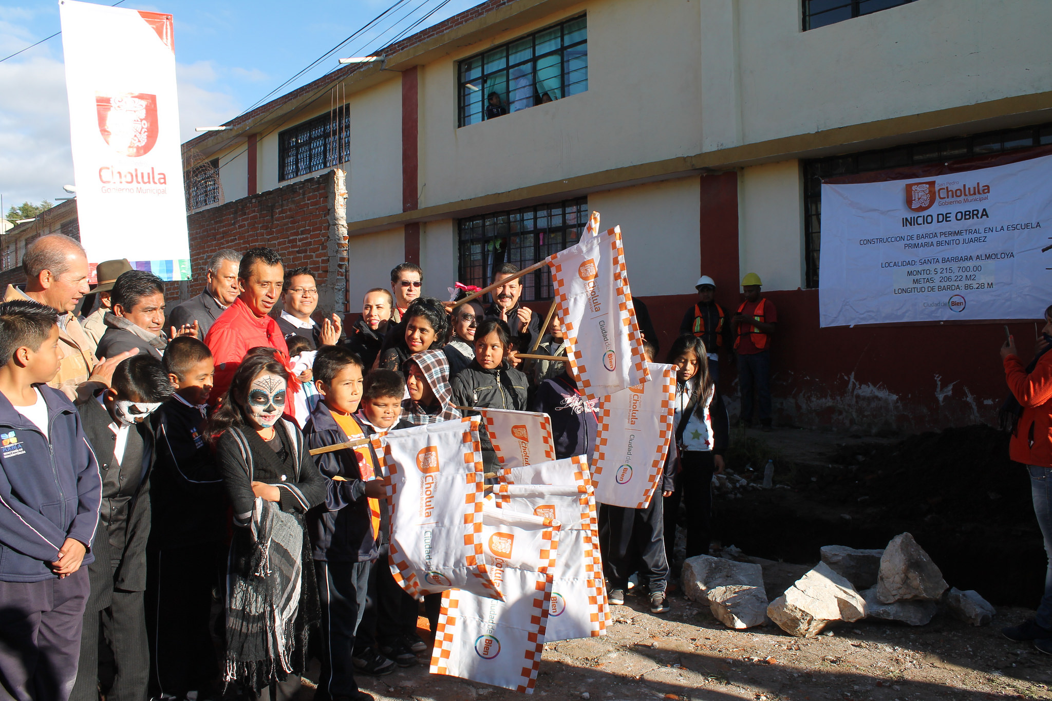 Inician construcción de barda en primaria de Santa Bárbara Almoloya