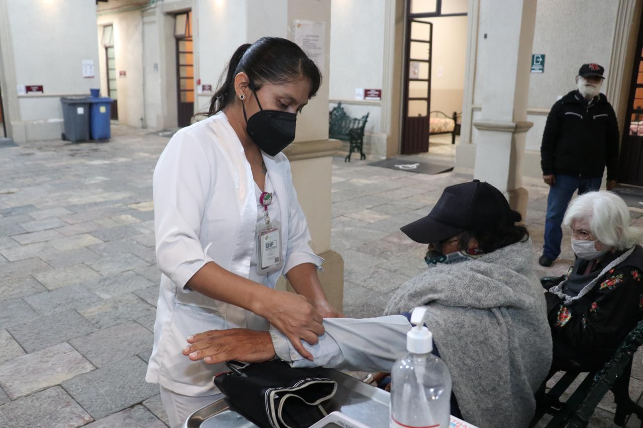 Durante la temporada decembrina, SEDIF refuerza el servicio del Albergue “Vida Digna”