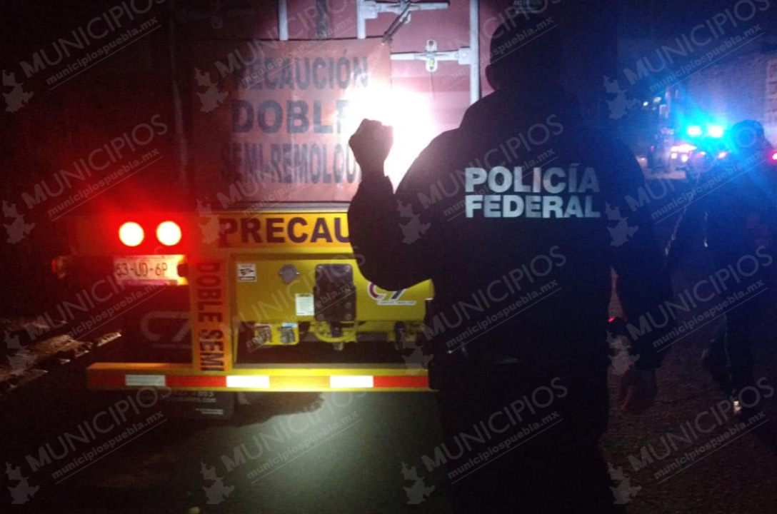 Recuperan tráileres con carga en Texmelucan