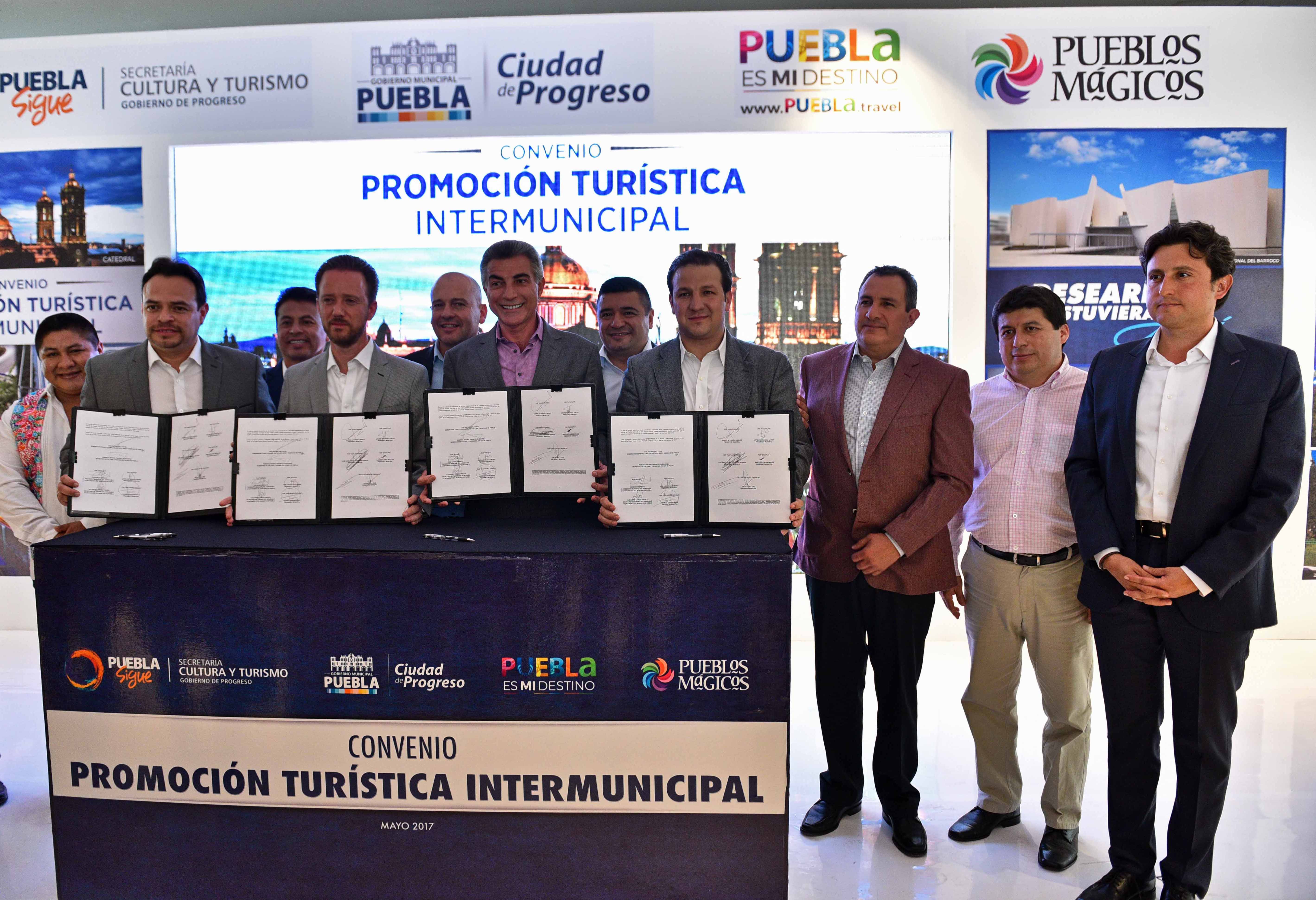 Firma José Juan convenio con el Estado para promoción turística