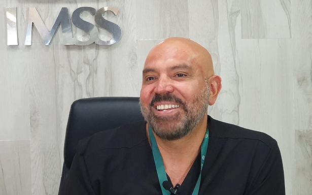 Médico del IMSS le salva la vida a pasajero en vuelo de Guadalajara a Torreón