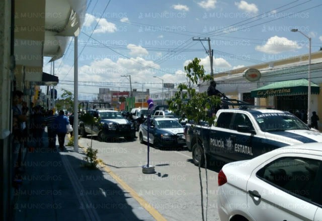 Huachicoleros recuperan cuerpos tras cerrar avenida en Texmelucan