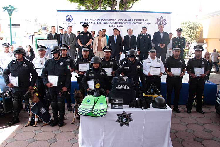Entregan Estímulos Económicos, Equipamiento y Patrullas en San Andrés Cholula