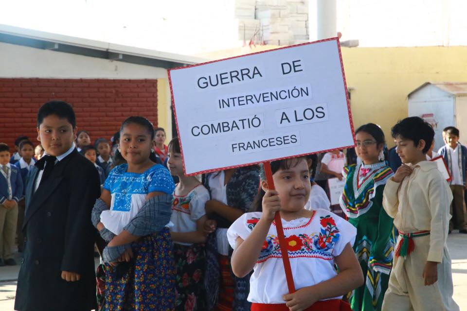 Autoridades homenajean a El Nigromante en primaria de Atlixco