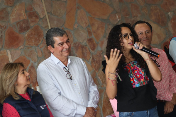 Recolectores voluntarios reciben kits de útiles escolares en Puebla capital