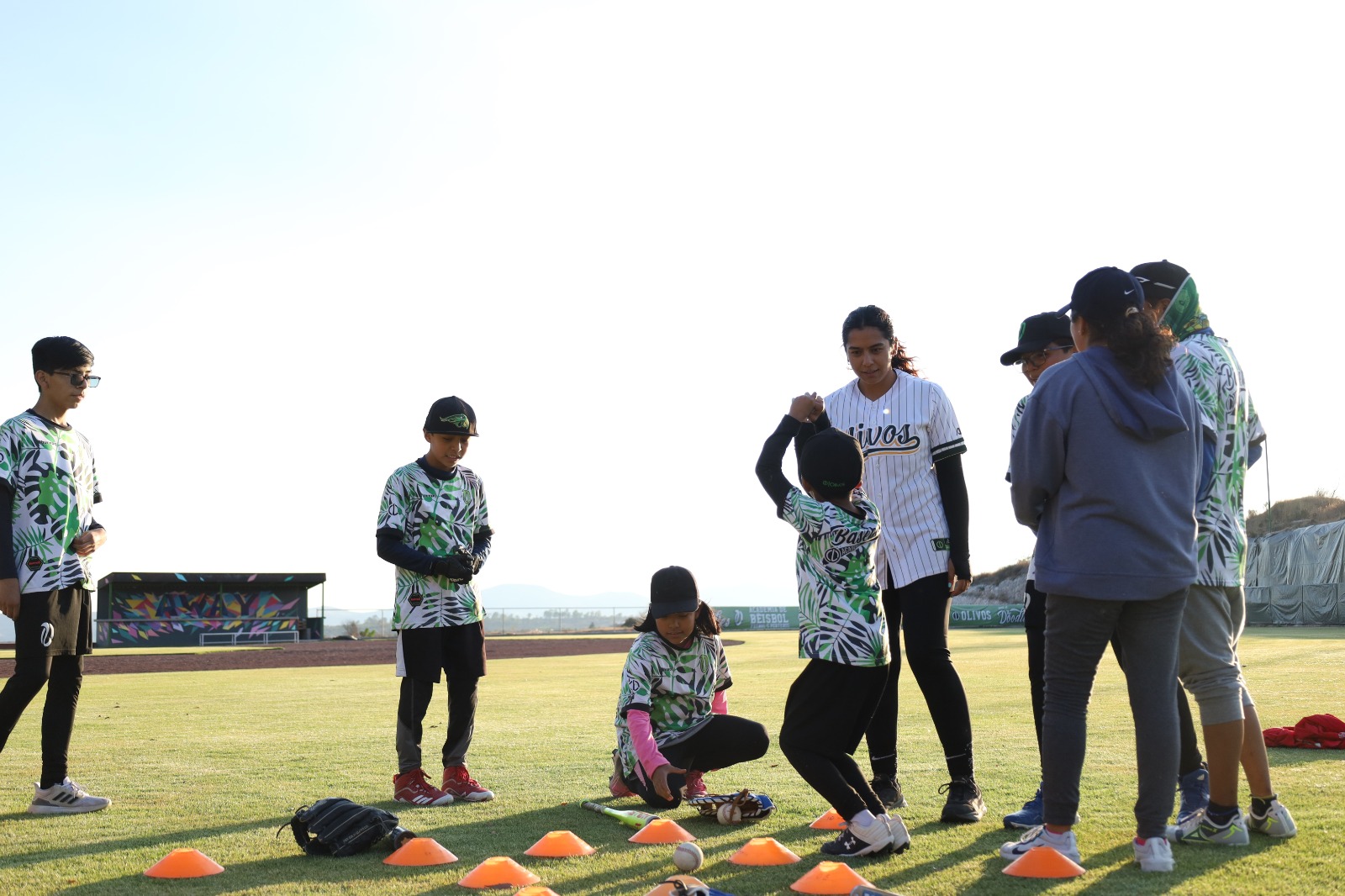 Rosy del Castillo se agrega a la Academia de Beisbol Olivos