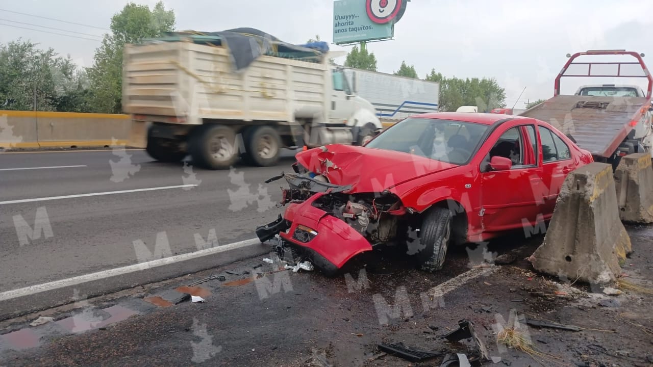 Presunto Ministerio Público se accidente en la autopista México-Puebla