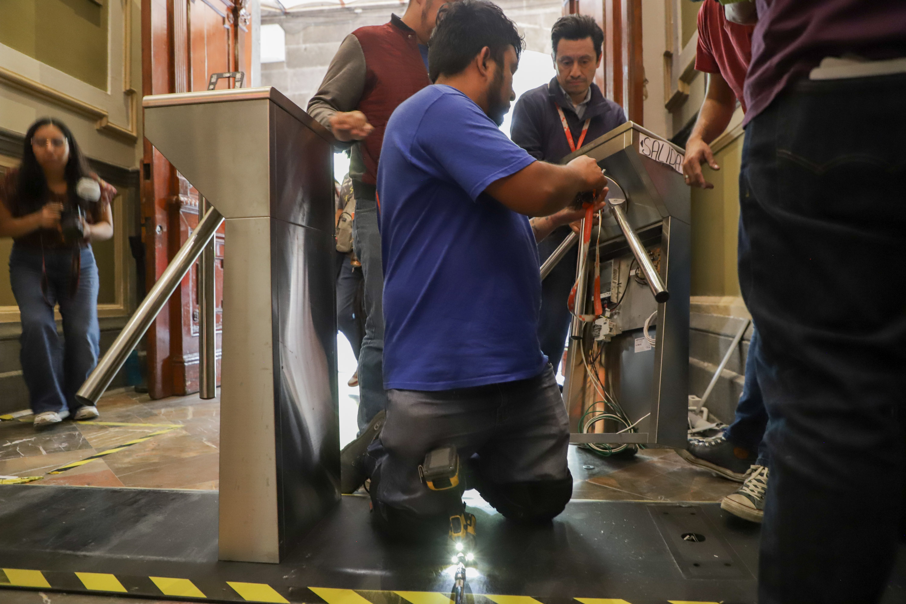 Retiran control de acceso peatonal al Palacio Municipal de Puebla