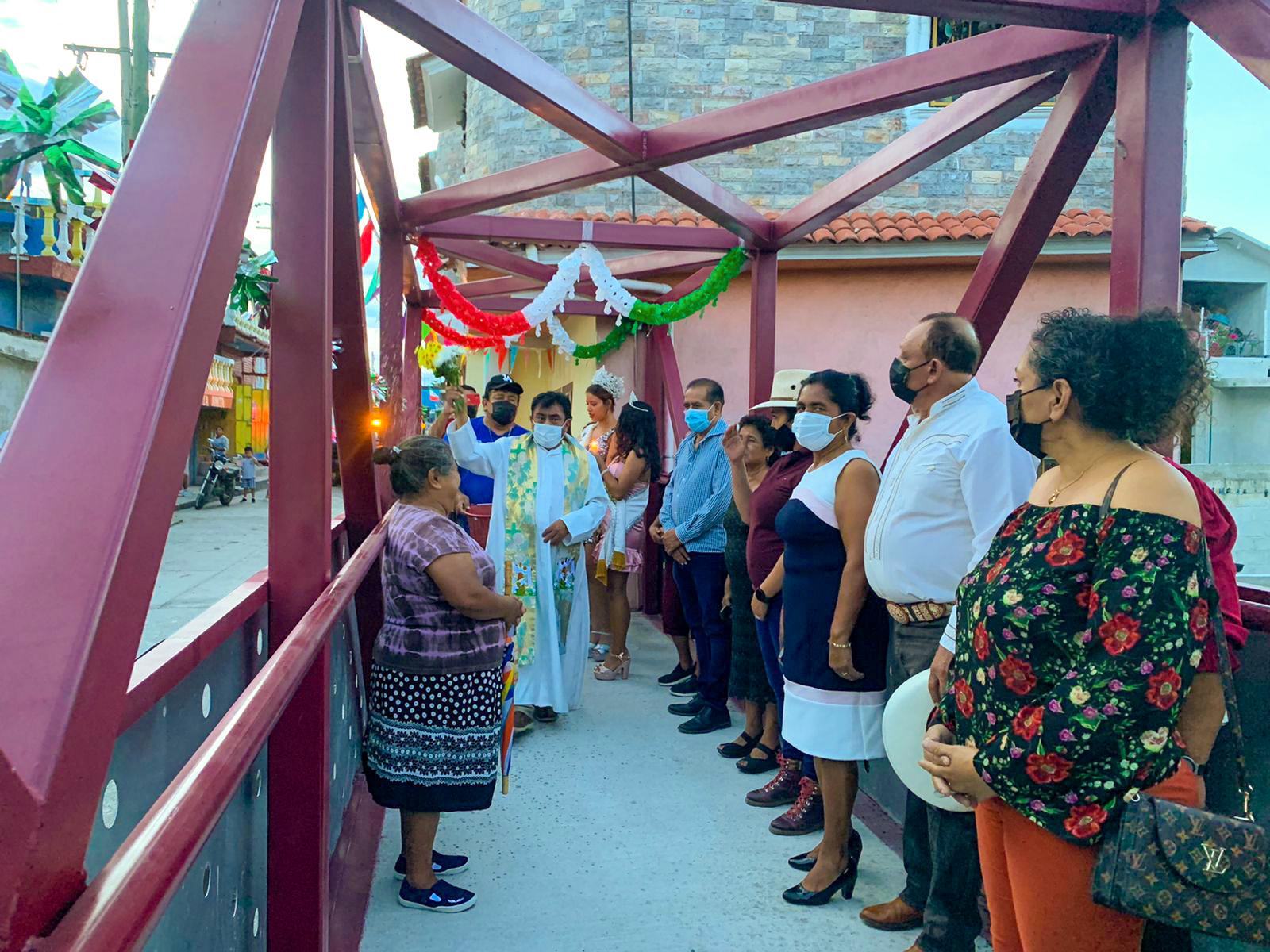 Esperaron 60 años habitantes de Chietla para tener un puente  