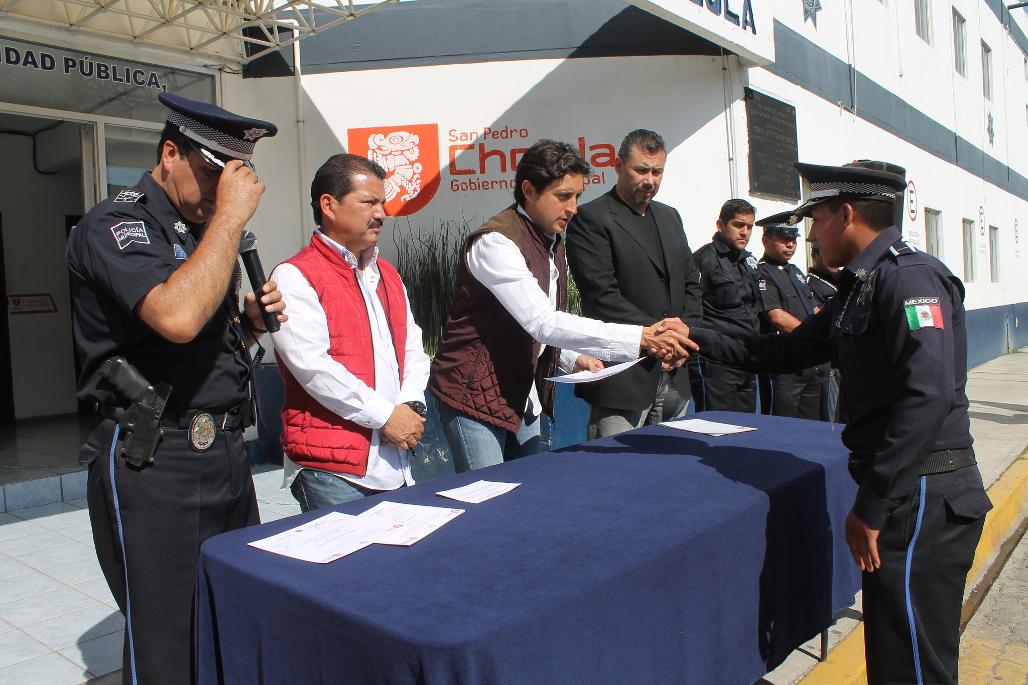 Inauguran obras y entregan apoyos a policías de San Pedro por 12 mdp