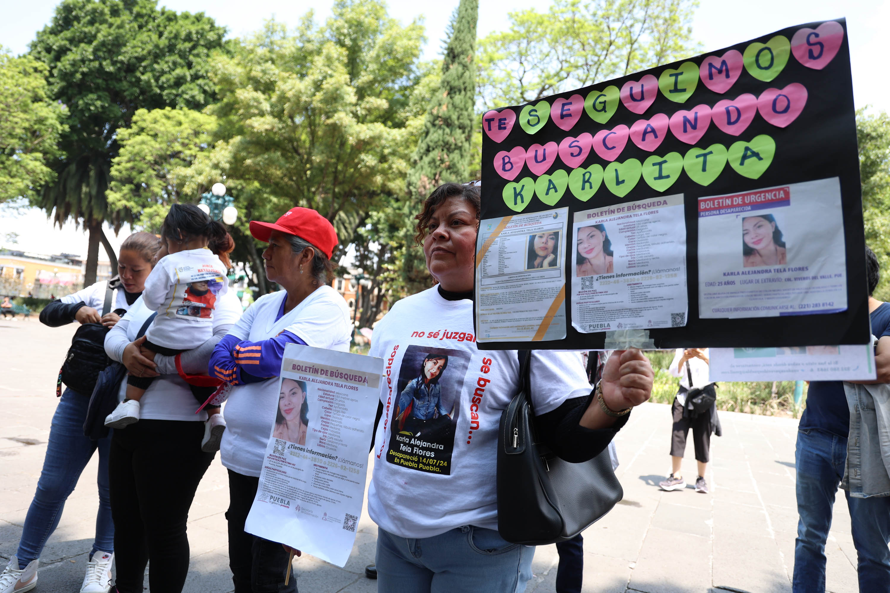 Conmemoran la Semana del Desaparecido en el zócalo de Puebla