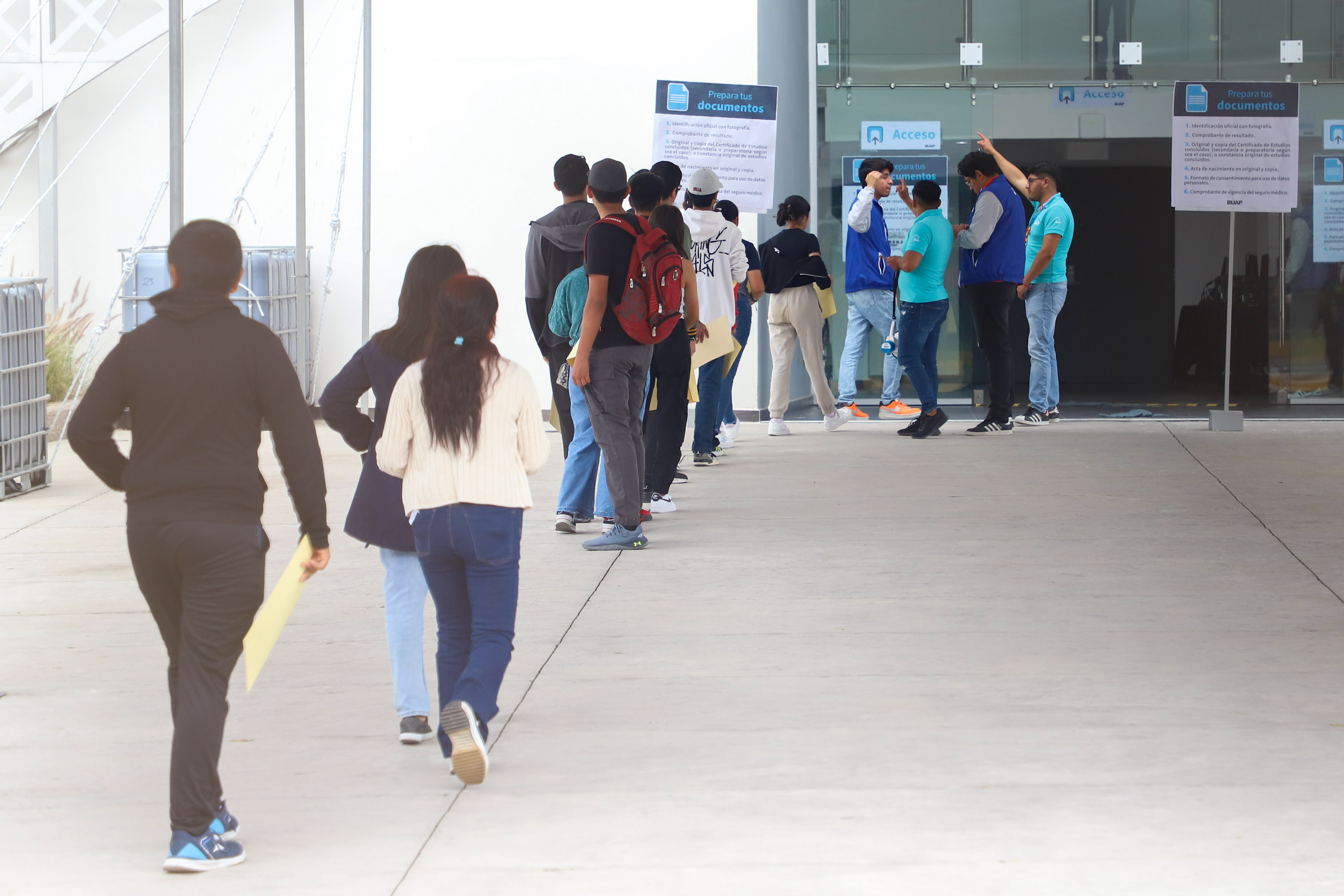 VIDEO Inicia entrega de documentos de estudiantes de nuevo ingreso a la BUAP