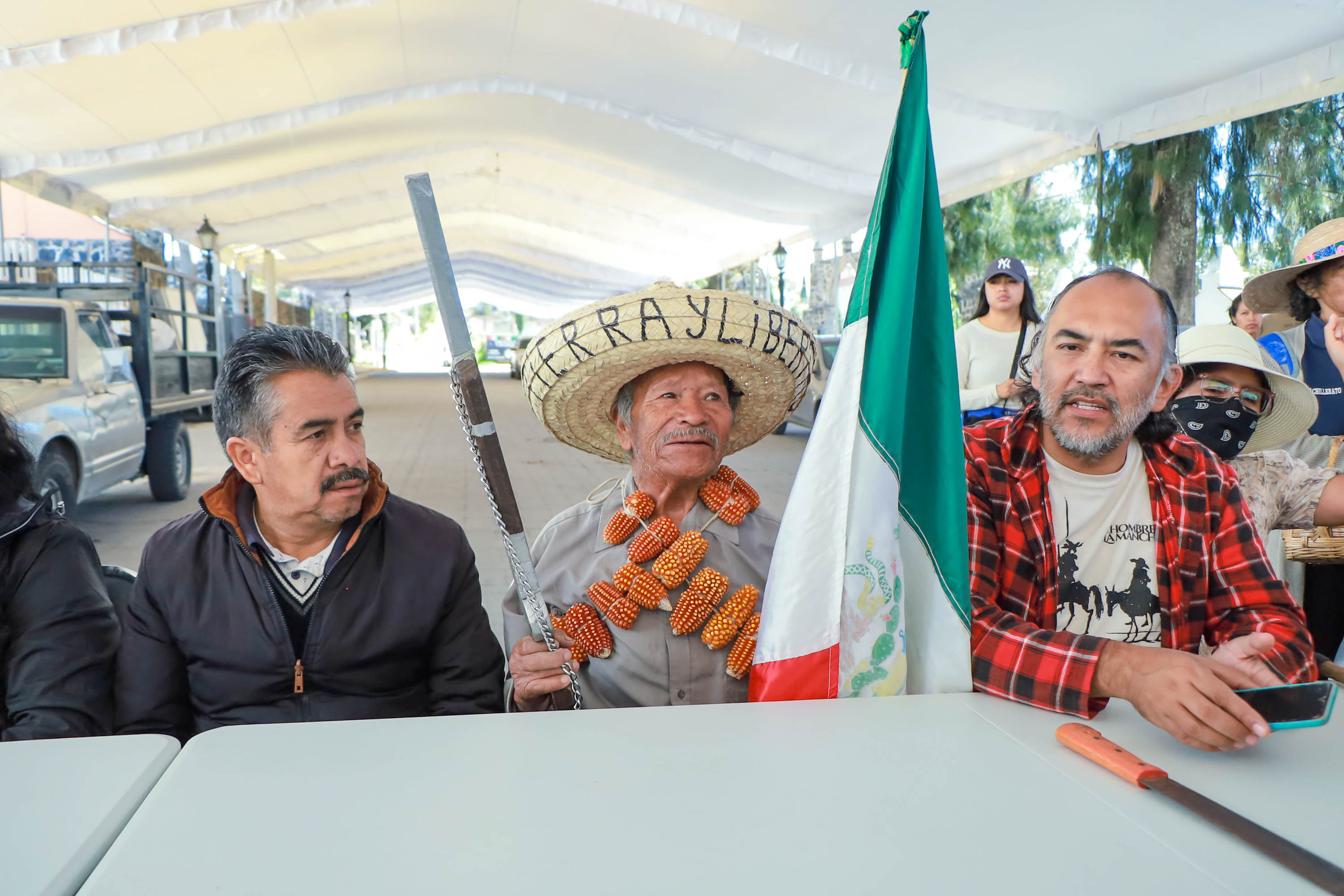 VIDEO Llegan a un acuerdo y por Feria del Chile en Nogada abrirán carretera a Calpan