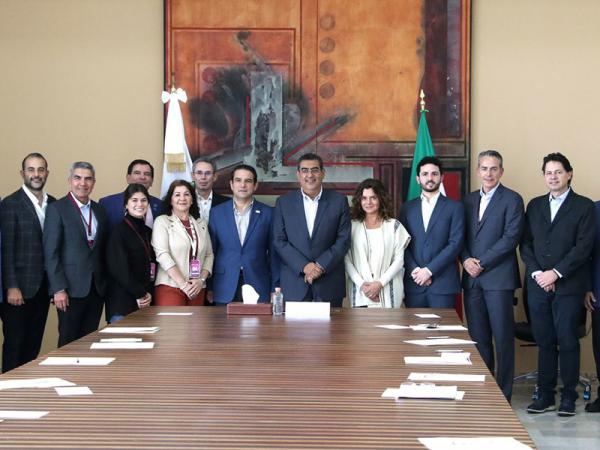 Céspedes se reúne con empresarios y funcionarios que viajarán a EU en misión comercial