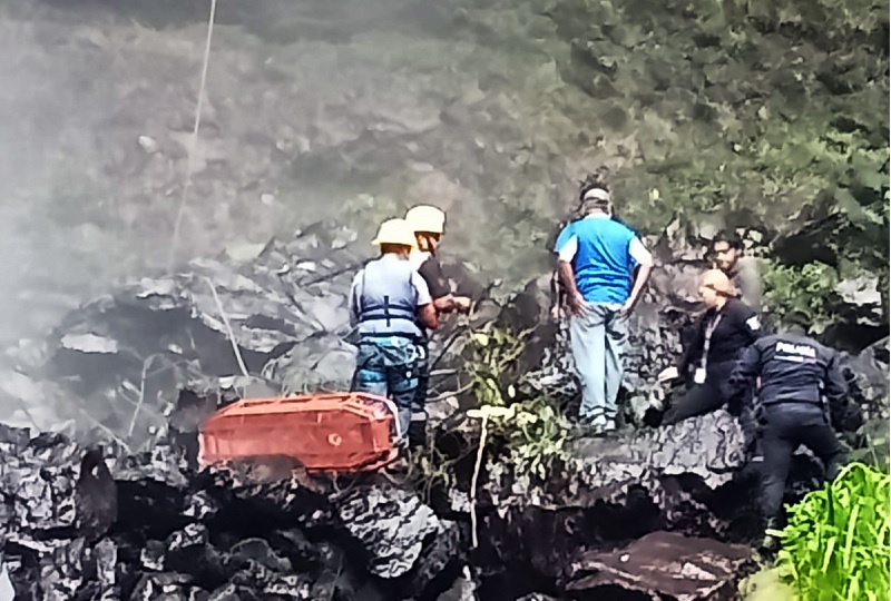 Rapelista cae 70 metros y muere en cascada de Tlatlauquitepec