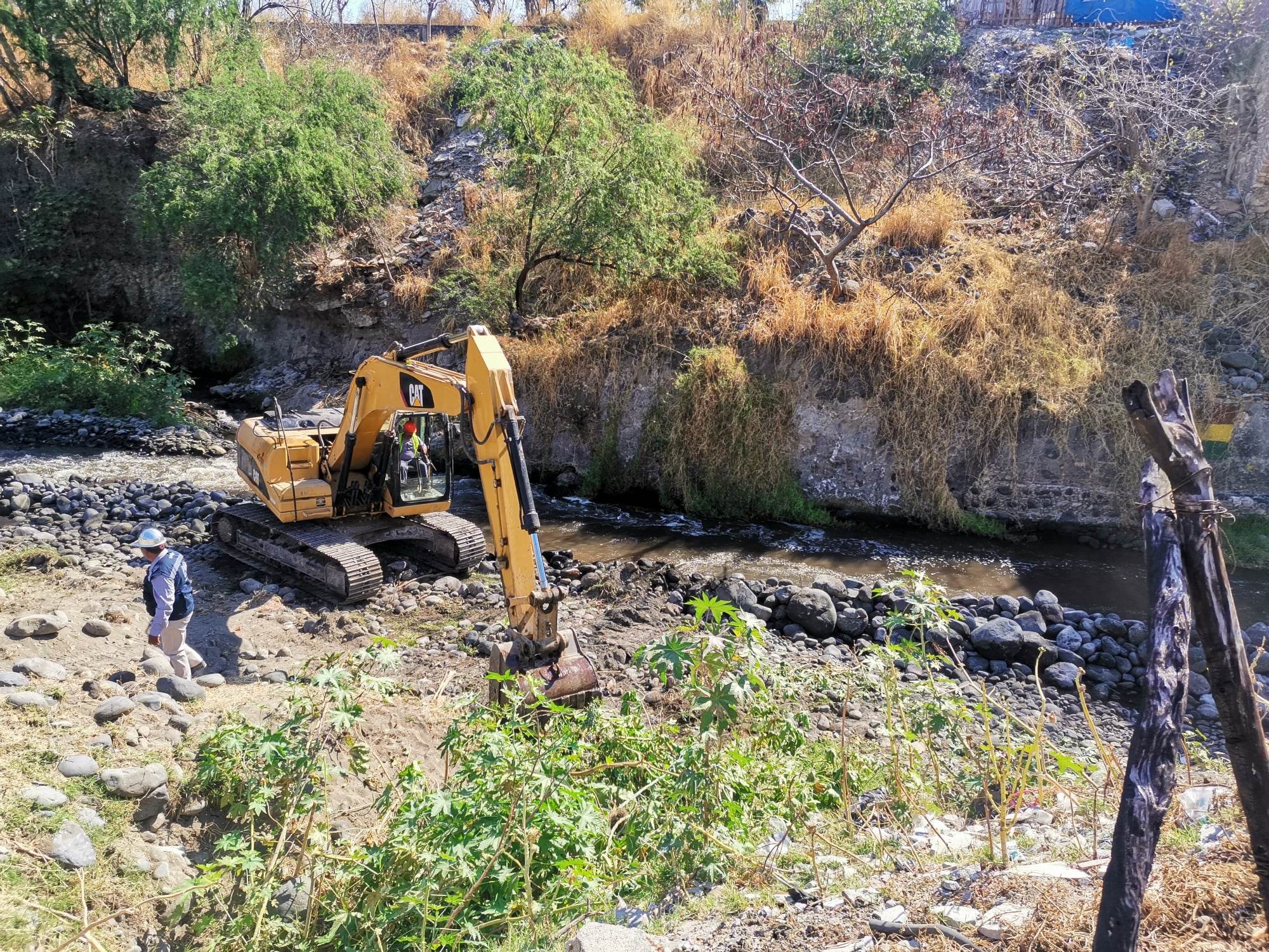 Inician construcción de muro de contención en el río Nexapa