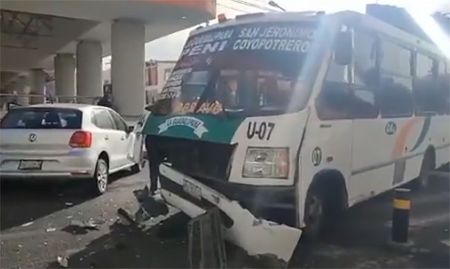Choque entre ruta 44A y auto compacto deja 7 lesionados en Puebla capital