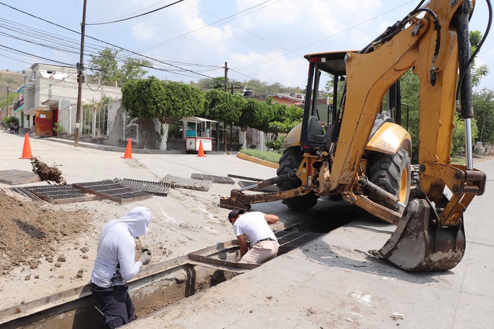 Retiran tonelada de lodo de colector para evitar inundaciones en Izúcar