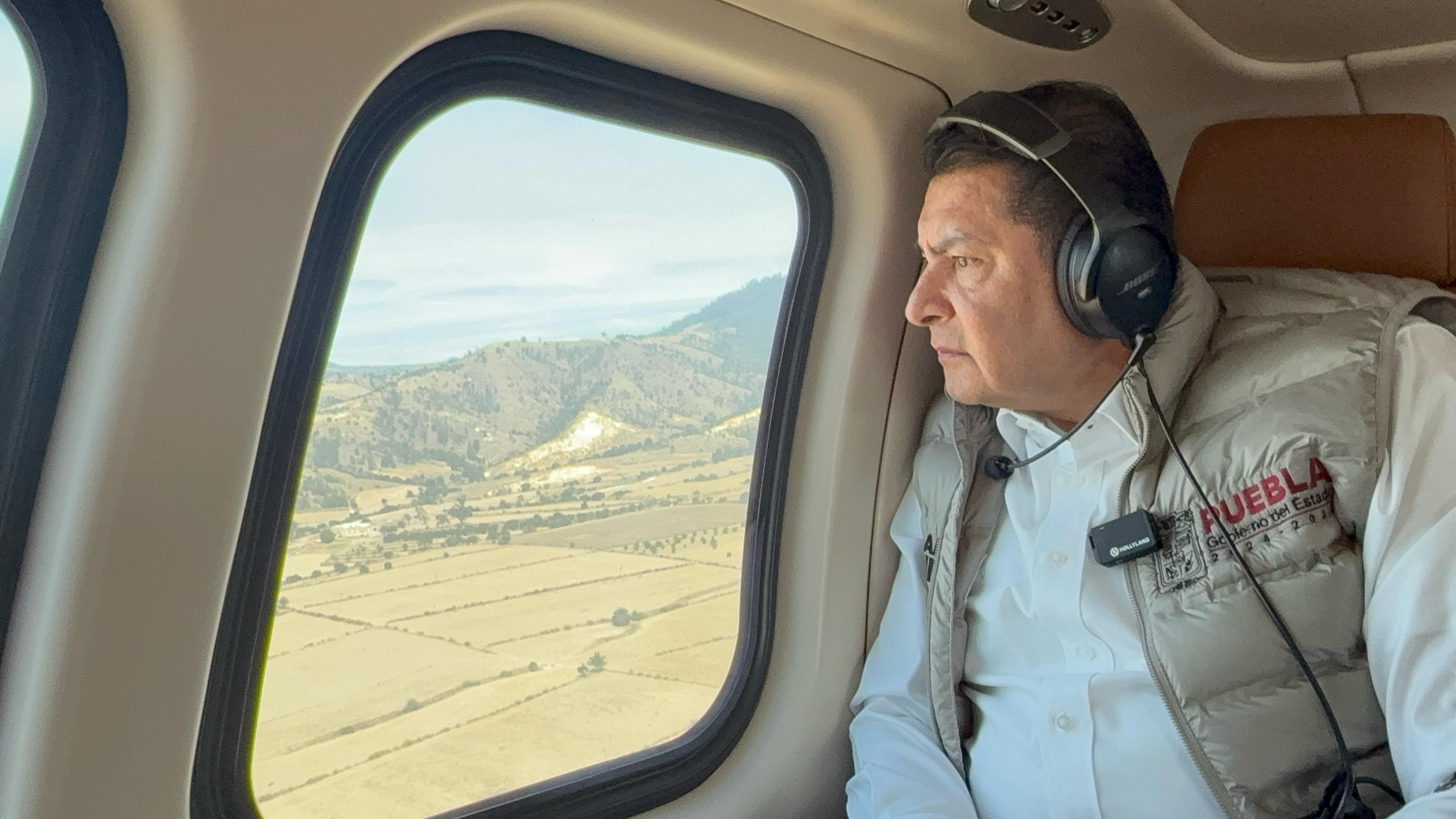 Por aire y por tierra Armenta supervisa combate de incendios