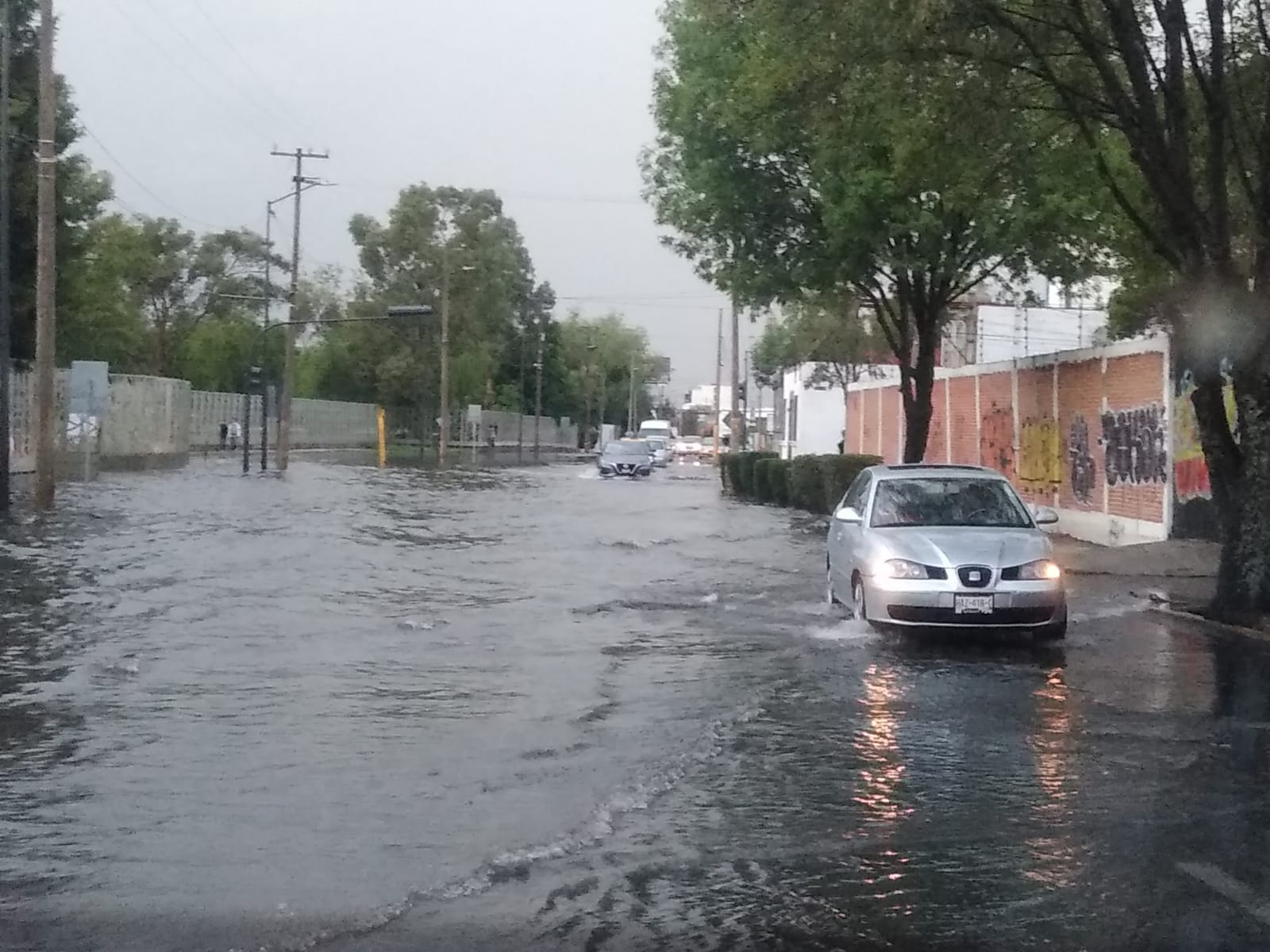 VIDEO Aguacero convirtió las calles de Puebla en ríos