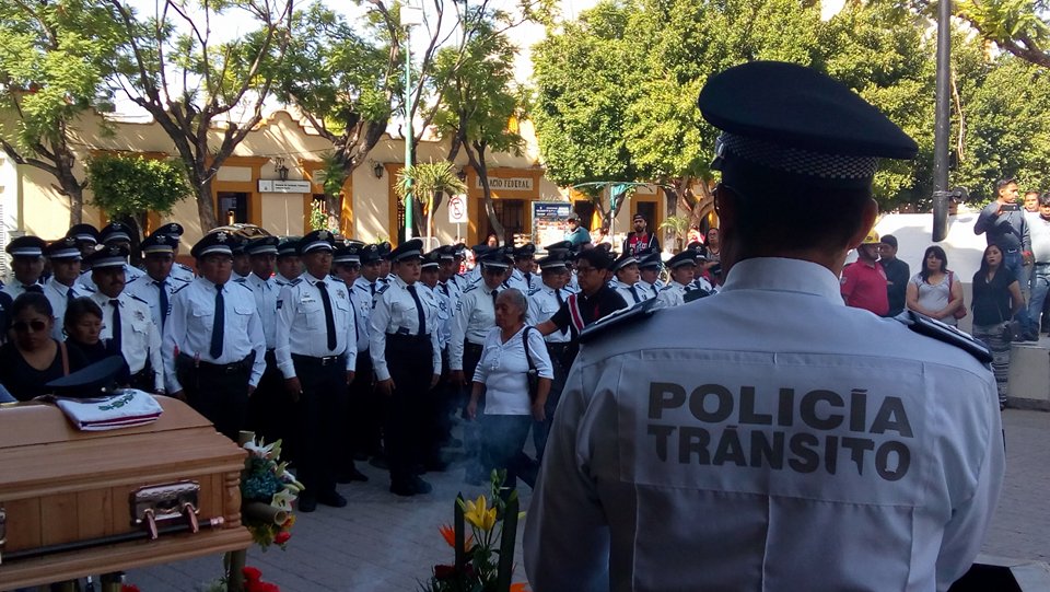 Dan último adiós a policía de Tehuacán muerto tras choque