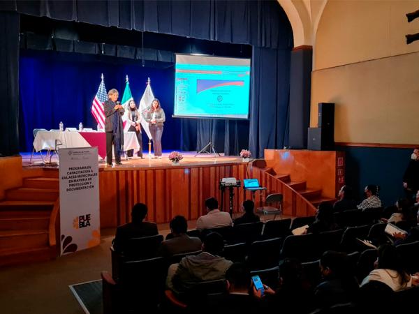 Capacitan a enlaces de atención municipales contra fraudes de ofertas laborales en EU