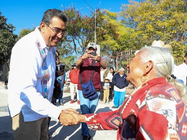 Céspedes pone en marcha obras de infraestructura en Atexcal y Coyotepec