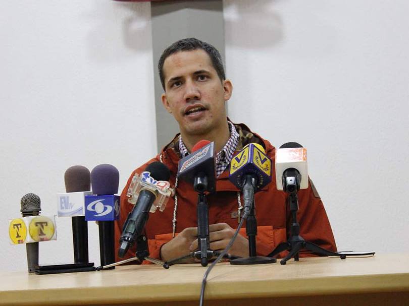 Pide Guaidó a México que se sume contra Maduro