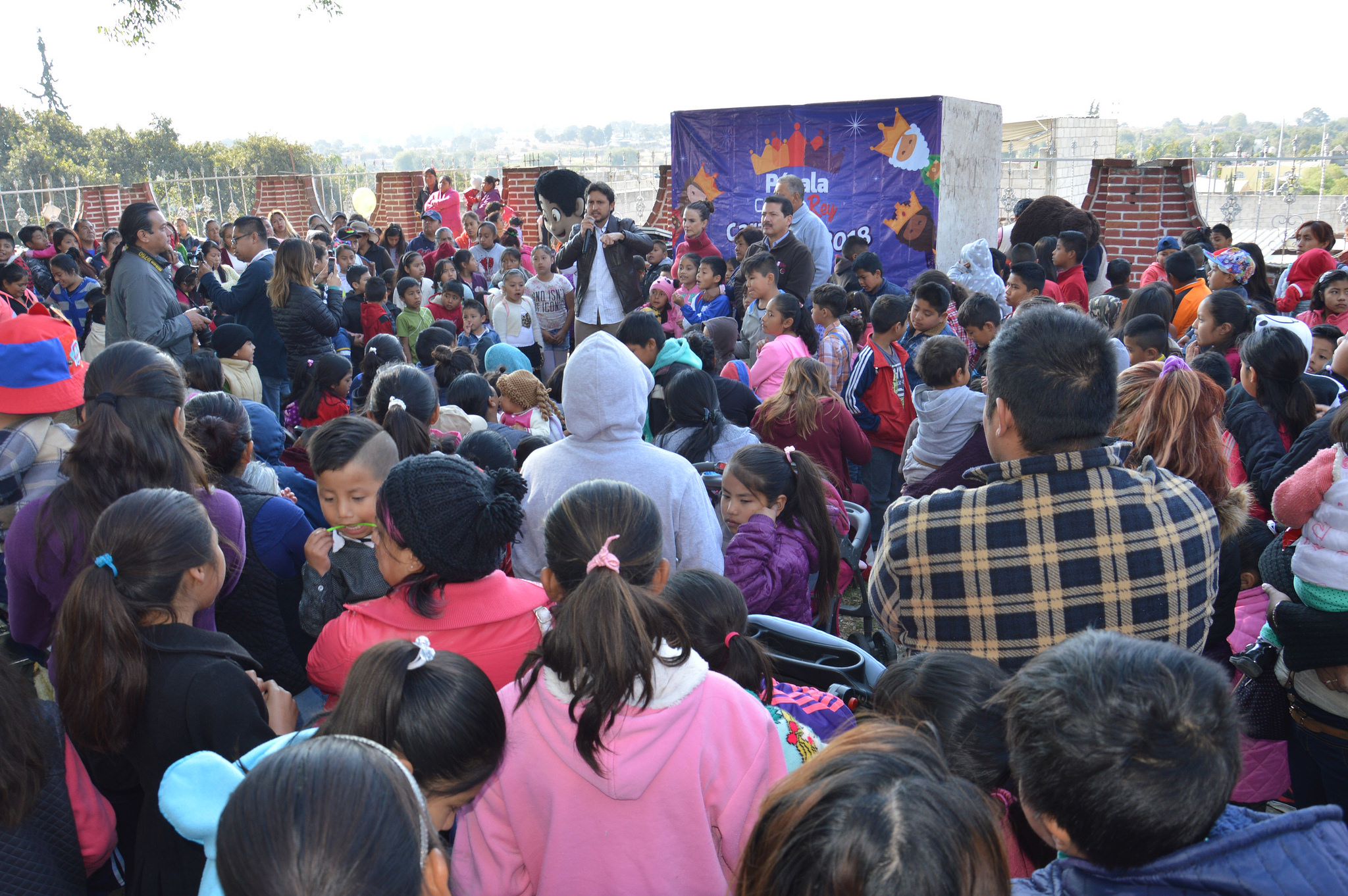 Partirán rosca y regalarán juguetes a niños de San Pedro