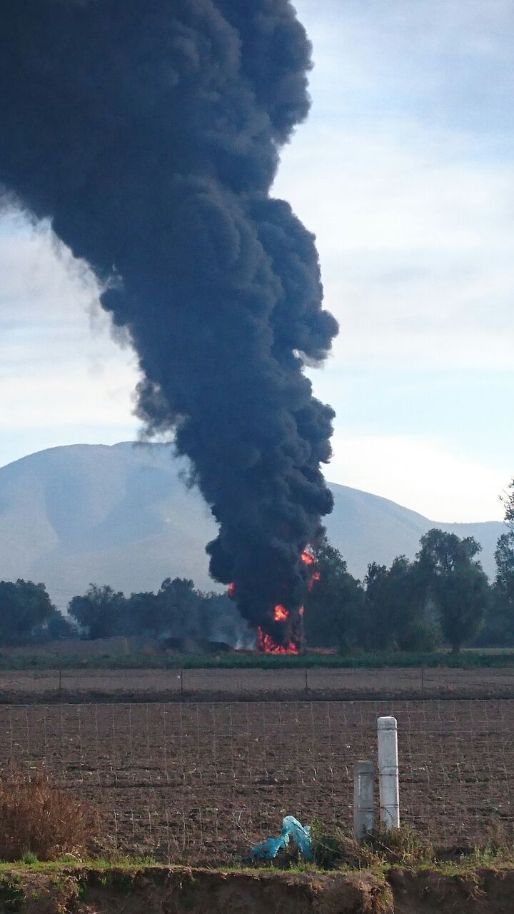 Arde ducto de Pemex por toma clandestina en Quecholac