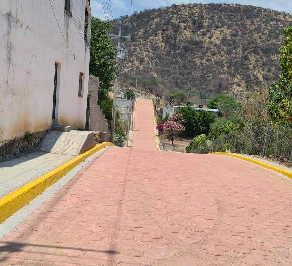 Adoquinan vialidades en San Jerónimo Xayacatlán, Petlalcingo y Tehuitzingo