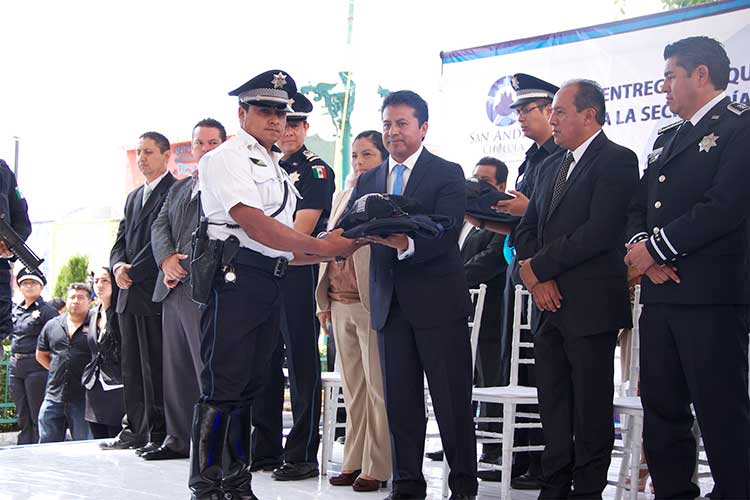 Entregan Estímulos Económicos, Equipamiento y Patrullas en San Andrés Cholula