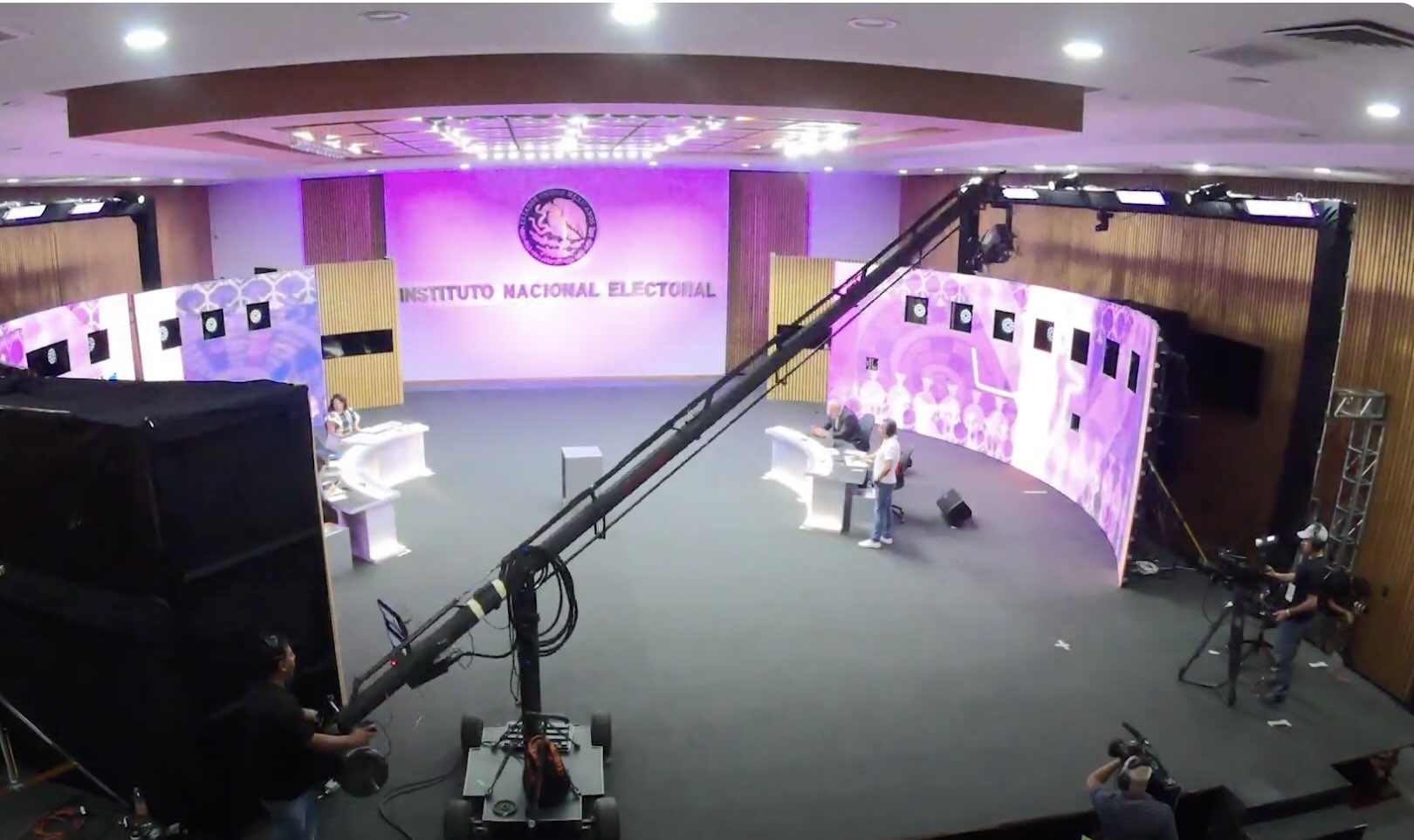 Debate presidencial 2024: así transformaron sala del INE en foro de televisión