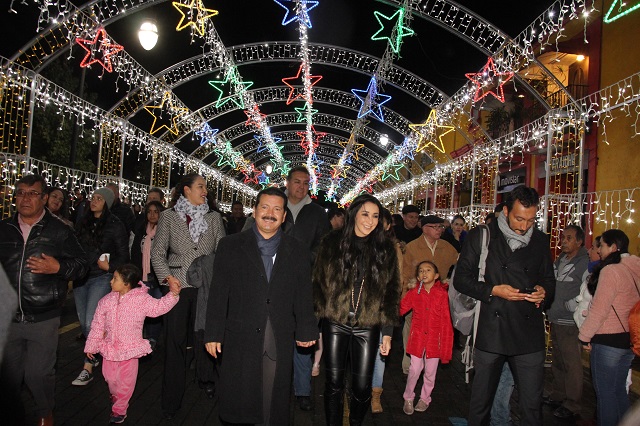 San Pedro Cholula se llena de luces por temporada navideña