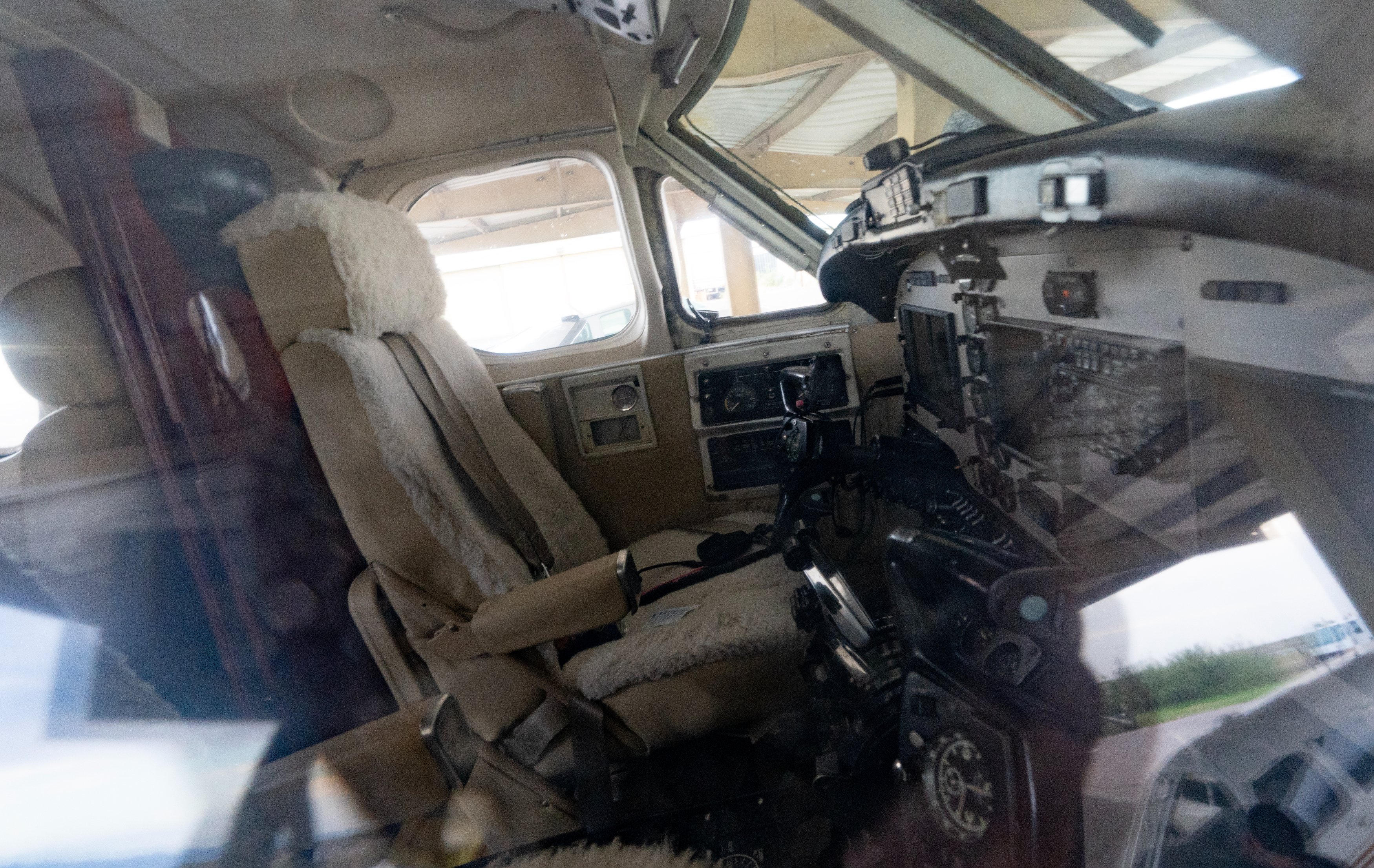 FOTOS Gansitos, pastelitos… esto había en el avión que llevó a El Mayo Zambada a USA