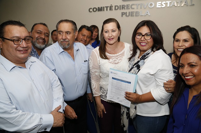 Genoveva Huerta se registra para dirigencia estatal del PAN